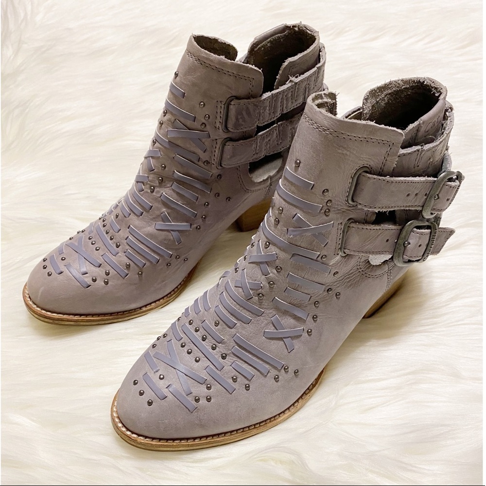 𝅺Caterpillar CAT Cheyenne Leather Studded Western Ankle Boot Bootie NWOB - Picture 2 of 16